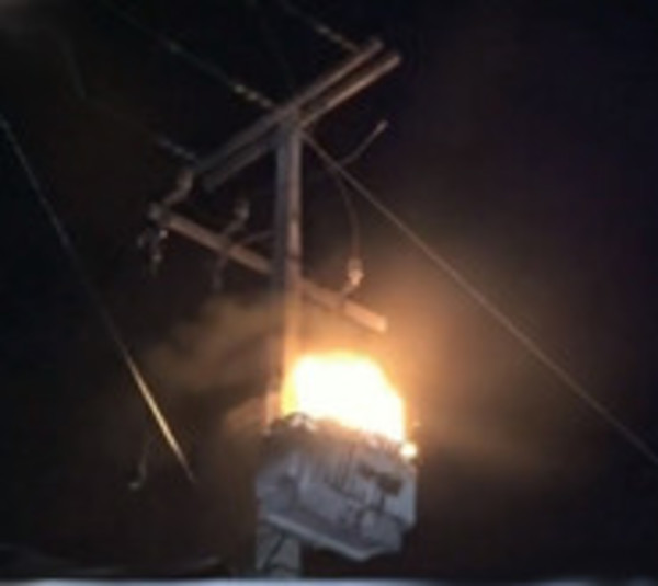 Transformador explotó, ardió en llamas y dejó sin luz a un vecindario - Paraguay.com