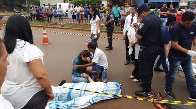 Mujer muere al ser chocada por una moto. Salvó a su hijo de siete años - ADN Paraguayo