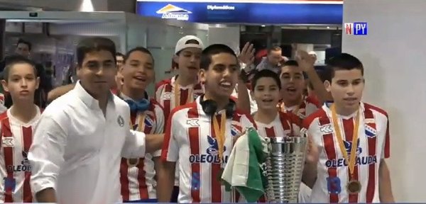 ¡Los campeones del mundo llegaron a casa! | Noticias Paraguay