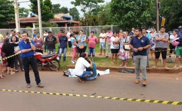 Mujer muere arrollada por motociclista