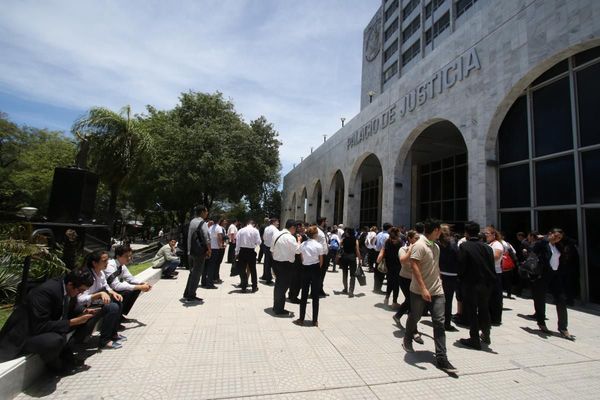 Funcionarios de Fiscalía, Poder Judicial y Defensoría anuncian huelga de un mes
