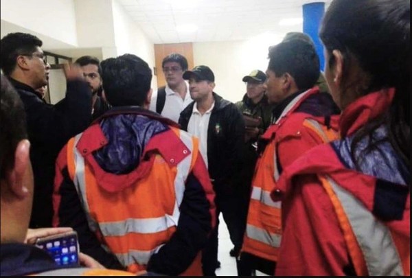 Bolivia: Presidente del comité cívico retenido en aeropuerto. Horda lo amenaza de muerte - ADN Paraguayo