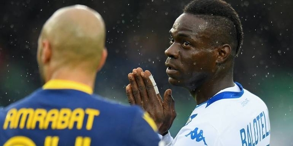 HOY / Cierran un sector del estadio del Verona por los cánticos racistas a Balotelli