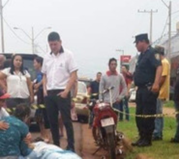 Mujer fallece atropellada por una moto tras salvar a su hijo - Paraguay.com