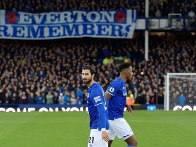 André Gomes sale del hospital después de su grave lesión