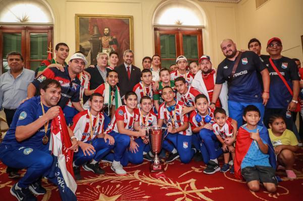 Abdo recibió a campeones del mundo