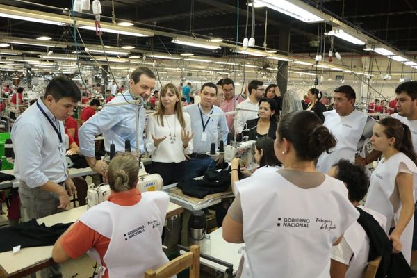 Industria textil contrató 50 personas mediante feria de empleo