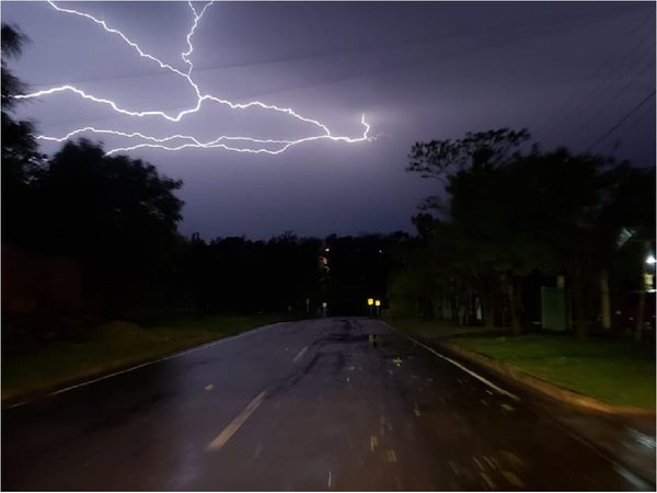 Rige alerta de tormentas para cinco departamentos del país