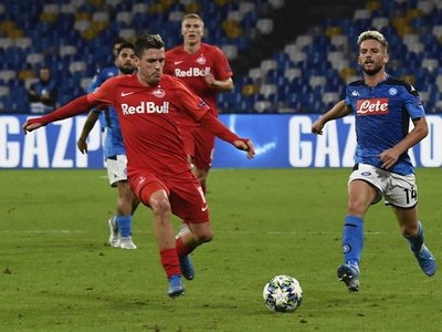 Lozano doma el efecto Haaland y acerca al Napoli a octavos