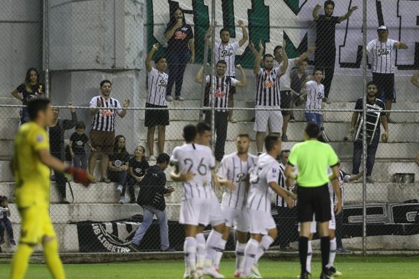 Libertad goleó a Sol y es finalista de la Copa Paraguay