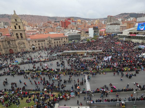 La Paz registra choques entre afines y contrarios a Evo Morales