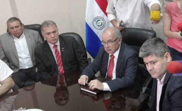 HOY / Pedirán a cámaras del Congreso declarar "emergencia hidrológica" ante bajante del río Paraguay