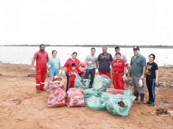San Antonio: Ciudadanos inician limpieza de ribera del río Paraguay