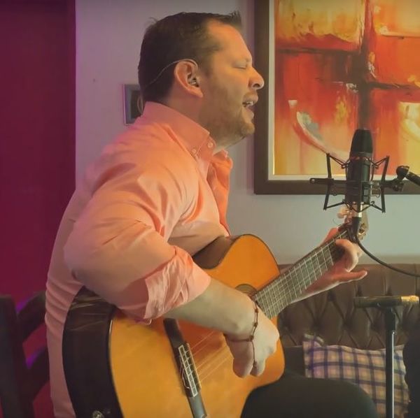 Aldo Franco presenta videoclips grabados en vivo - Música - ABC Color