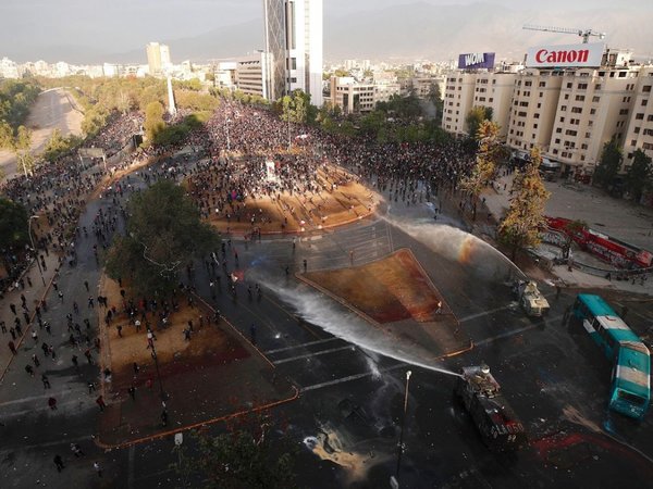 Piñera descarta renunciar ante las persistentes protestas   en Chile