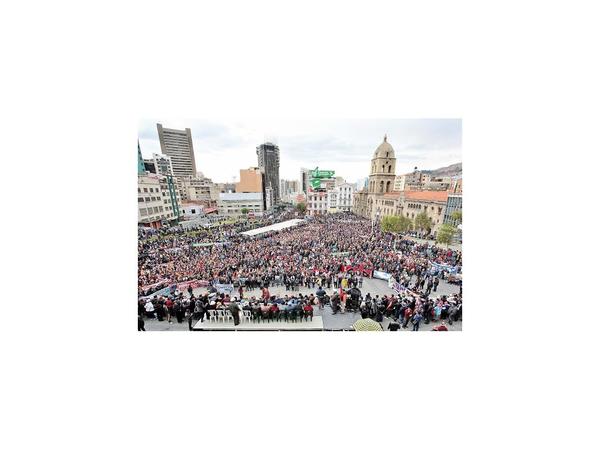 Estudiantes bolivianos llevan la protesta cerca de Morales