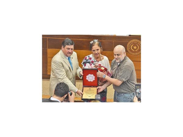 Rinden homenaje a defensora de los animales y las plantas