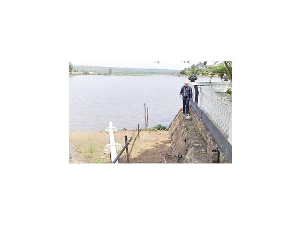 Intervienen un club por contaminar lago