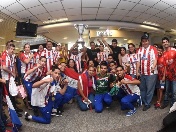 Los pequeños campeones fueron  recibidos a lo grande