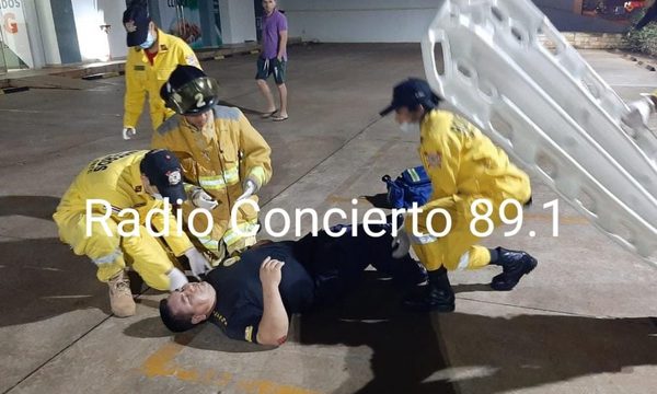 Hieren a guardia de seguridad durante asalto