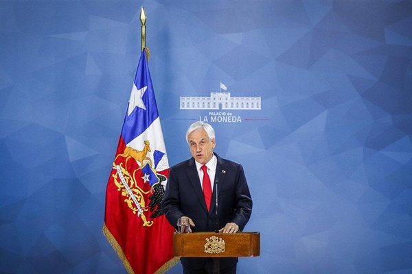 Sebastián Piñera admitió estar dispuesto a reformar la Constitución de Chile