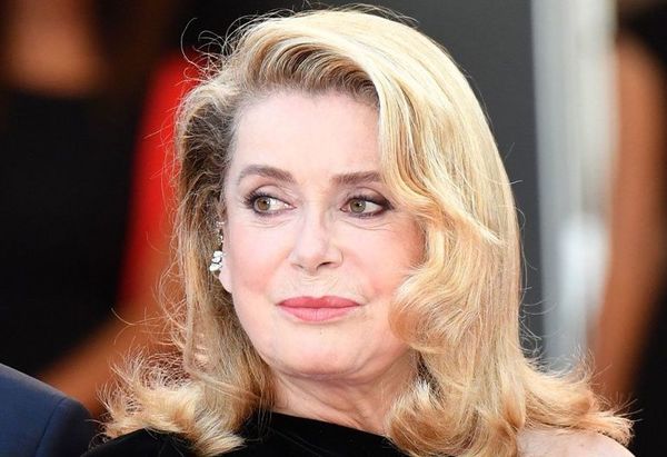 La actriz Catherine Deneuve, hospitalizada en “estado serio” - Gente - ABC Color