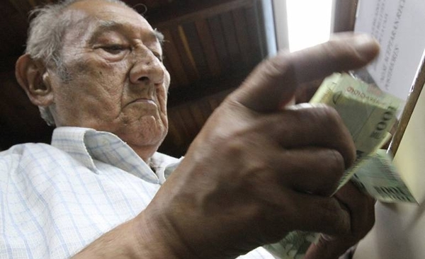 HOY / Jubilados de IPS reciben desde hoy aguinaldo y haberes: cobro moverá más de G. 400 mil millones