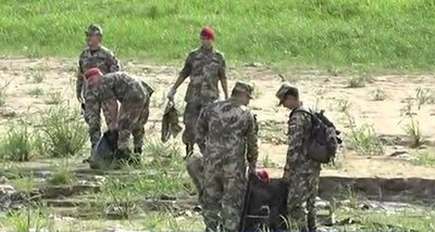 Aprovechan bajo nivel para limpiar río | Noticias Paraguay