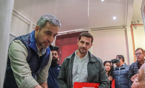 HOY / Oficina paralela en Mburuvicha: Senador habla de vínculo cercano de Silva y Mario Abdo