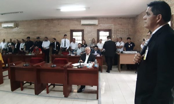 Concejales no le dejan hablar a director que reveló sus negociados con casillas