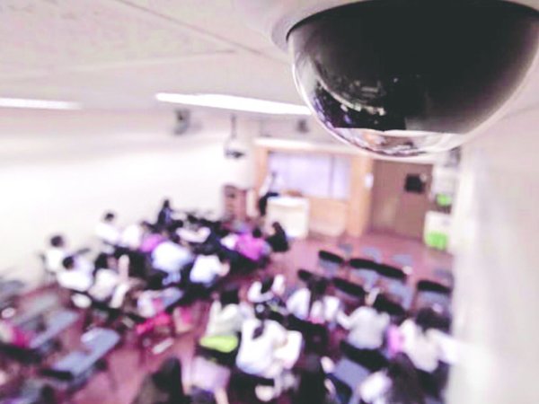 Colegios usan cámaras para ver si los alumnos copian