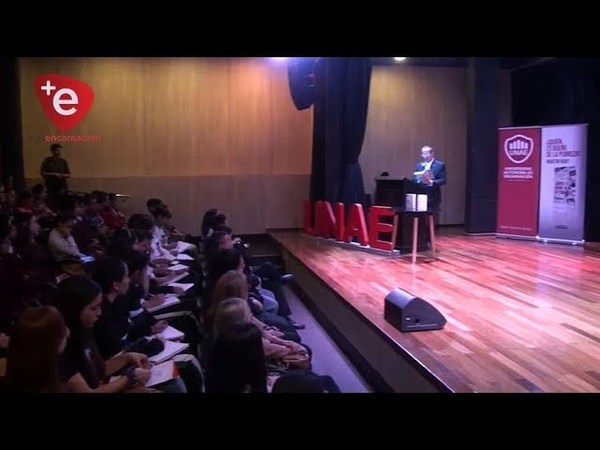 MARTIN BURT PRESENTÓ LIBRO EN ENCARNACIÓN