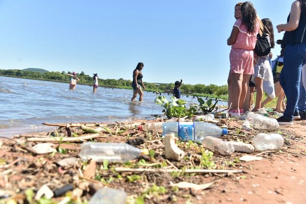 Sin un ente de control será difícil depurar el lago Ypacaraí, dice hidrólogo