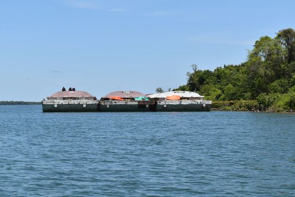 Bajo caudal del Paraná dificulta navegabilidad de embarcaciones en Ayolas   - Nacionales - ABC Color