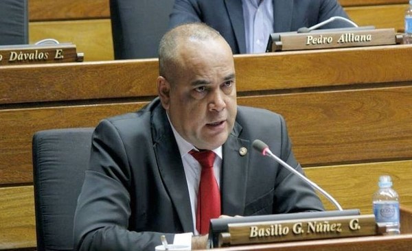 Diputado trata de irresponsable a Eduardo Petta por tema aumento a docentes - ADN Paraguayo