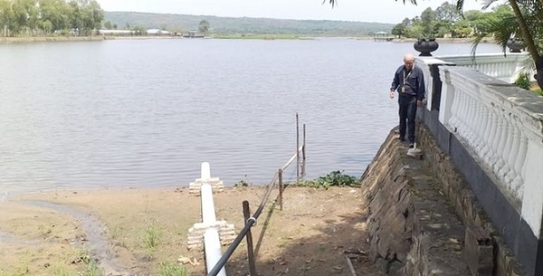 Intervienen club social por lanzar desechos al lago Ypacaraí