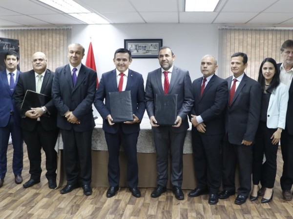 CAH y MEC firman convenio para apoyar emprendedurismo juvenil