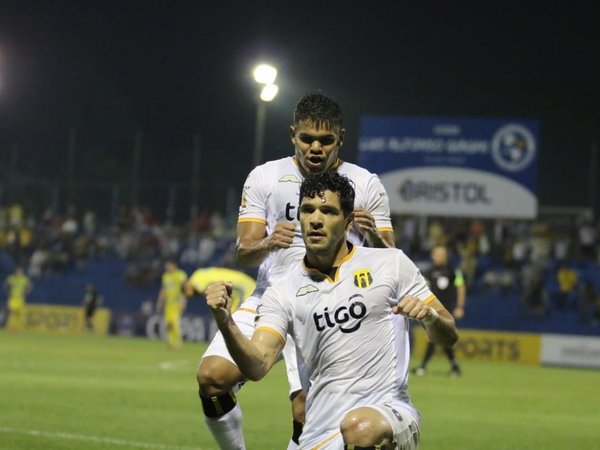 El campeón vigente aplasta y se anota en la final