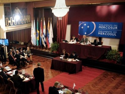Afirman que   parlasurianos deberían dejar de ser una carga para el país