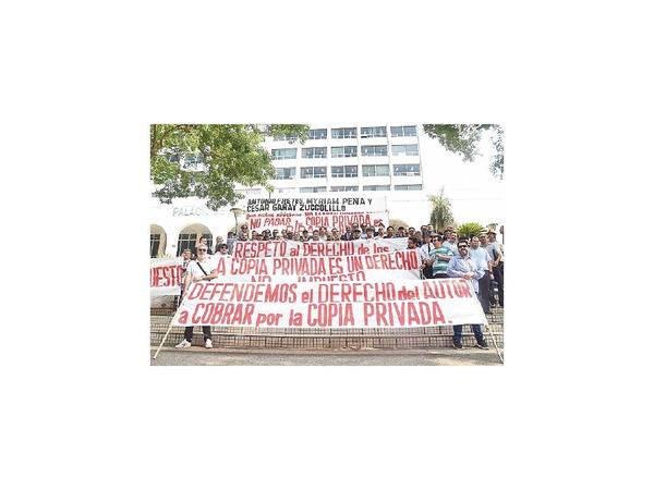 Tras manifestación,  sigue incertidumbre de artistas