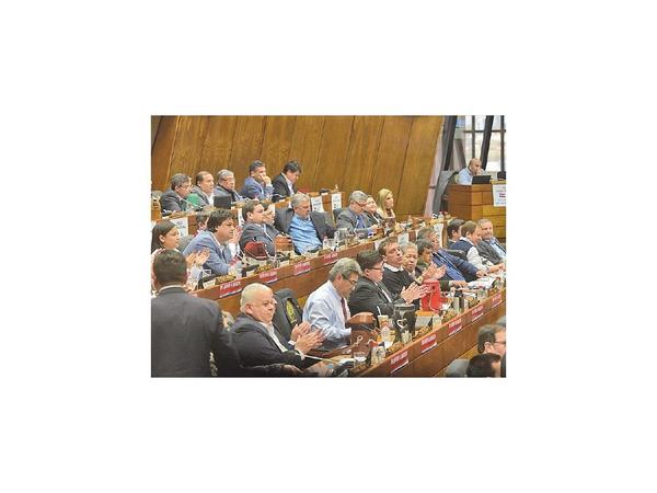 Diputados aceptan veto a ley sobre protección a jueces