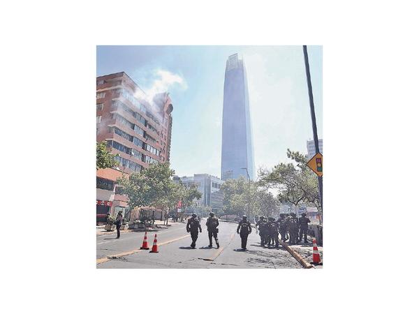 Calma de día, caos de noche: Santiago, capital de la revuelta