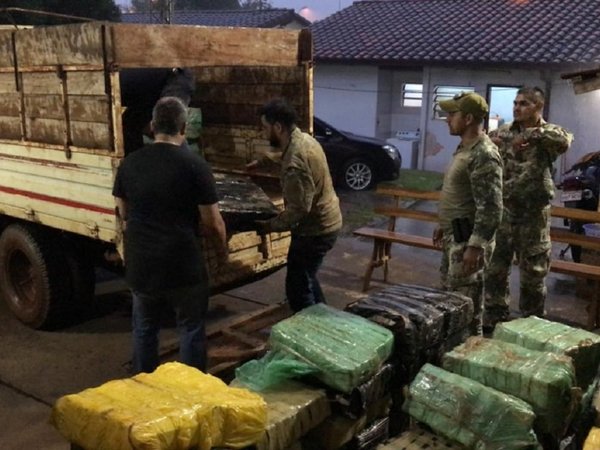 Incautan camión repleto de marihuana en Capitán Meza