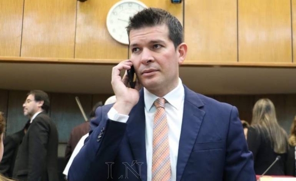 HOY / Senador denuncia pinchazos telefónicos: “Cuando hablo con Cartes ya es alevoso"