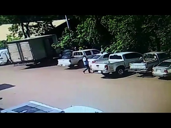 HURTAN DINERO DEL INTERIOR DE UNA CAMIONETA EN OBLIGADO