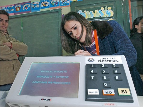 Senadores preocupados por suspensión de licitación de urnas electrónicas