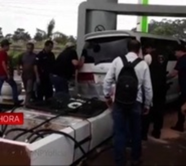 Tumbó un expendedor de combustible al confundirse de pedal - Paraguay.com