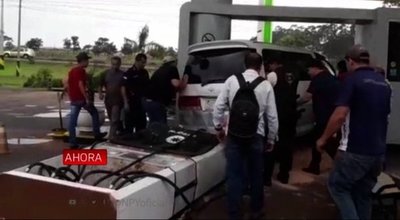 Derribó un expendedor de combustible cuando quería cargar | Noticias Paraguay