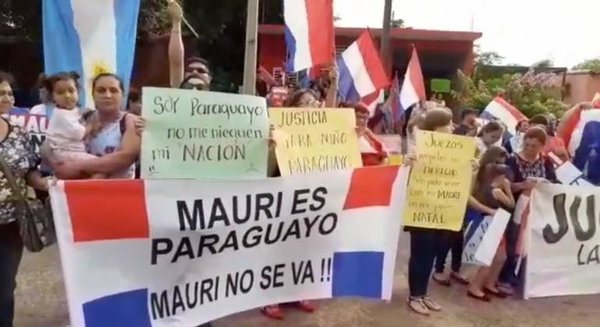 HOY / Mujer exige que justicia no le arrebate a su hijo: huyó de Uruguay por ser víctima de violencia