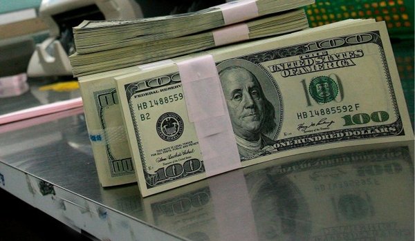“Comisión que cobran bancos para depósito de dólar efectivo perjudica a la economía”